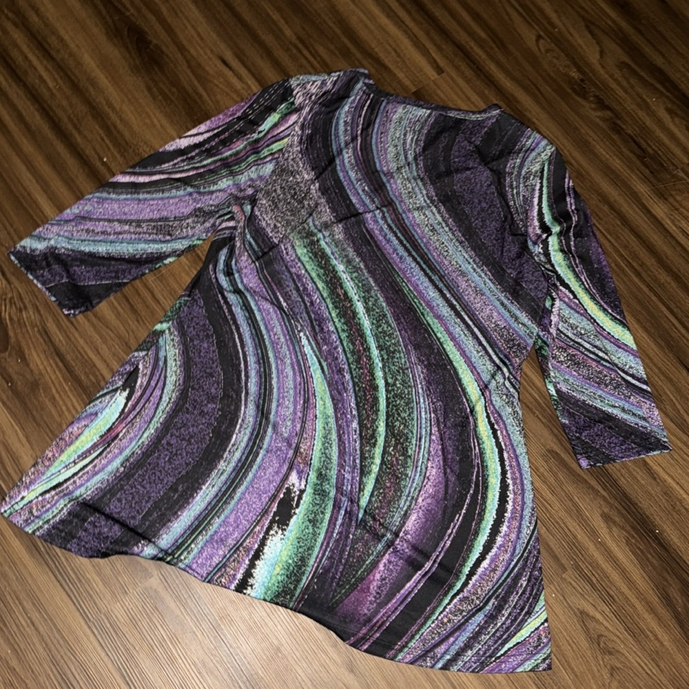 Lily by Firmiana XL swirl top - Picture 3 of 3